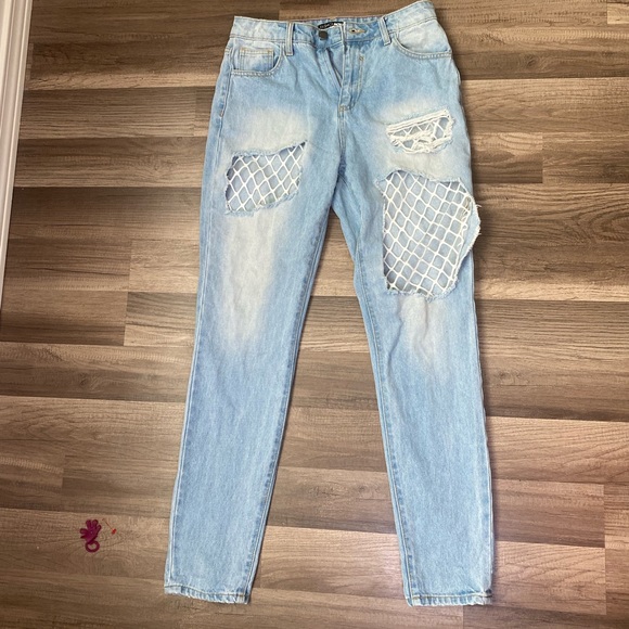 Fashion Nova light wash jeans size 3 ripped juniors - Picture 1 of 8